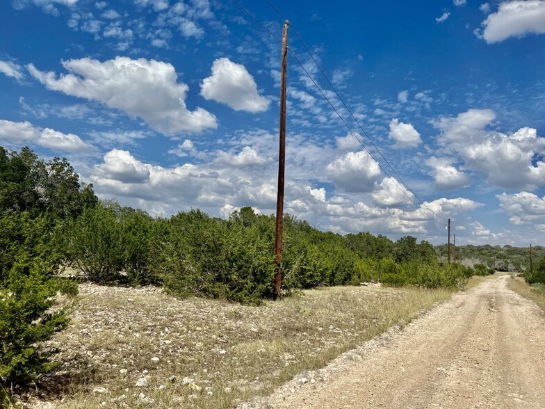 80 acres in Rockspring, Rocksprings, TX à vendre - Photo du bâtiment - Image 3 de 7