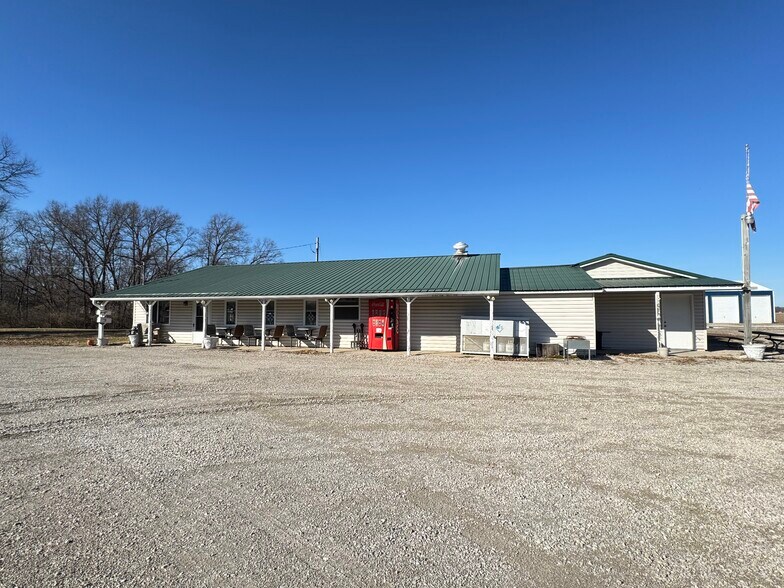 11489 E Clarksville Rd, Marshall, IL for sale - Building Photo - Image 1 of 24
