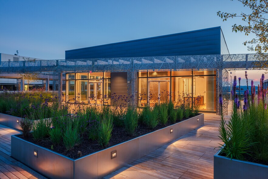 2100 L St NW, Washington, DC à louer - Photo du bâtiment - Image 2 de 17
