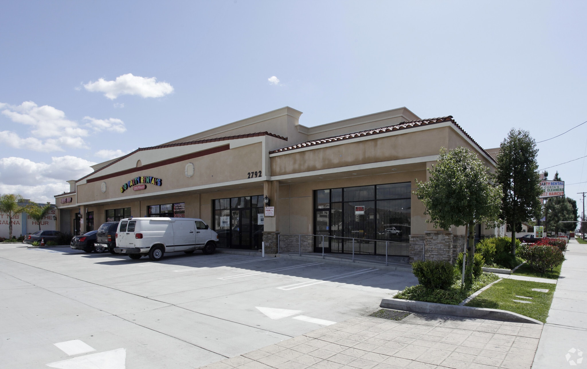 2790-2798 W Ball Rd, Anaheim, CA for lease Primary Photo- Image 1 of 11