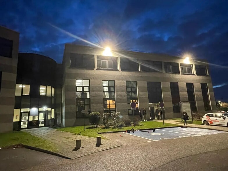 8 Rue Jean Rostand, Le Petit-Quevilly à louer - Photo principale - Image 1 de 13