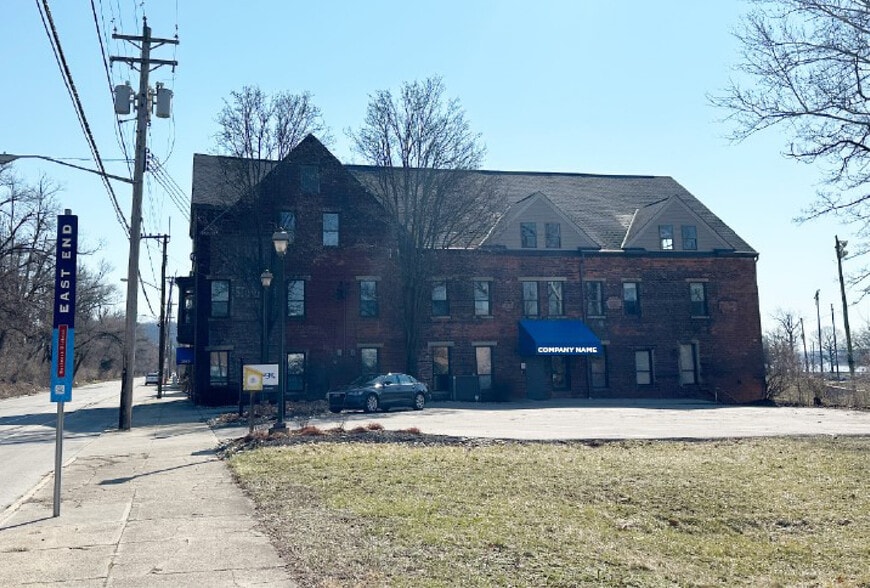 2943 Riverside Dr, Cincinnati, OH à louer - Photo du bâtiment - Image 3 de 15