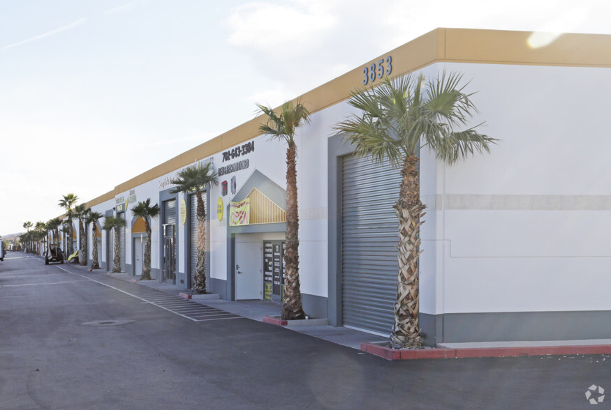 3853 E Craig Rd, North Las Vegas, NV for lease - Primary Photo - Image 1 of 6