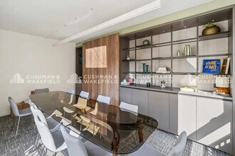 11 Rue De Grenelle, Paris for lease Interior Photo- Image 1 of 10