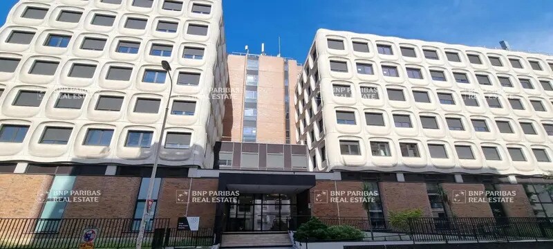 Office in Lyon for lease - Building Photo - Image 1 of 23