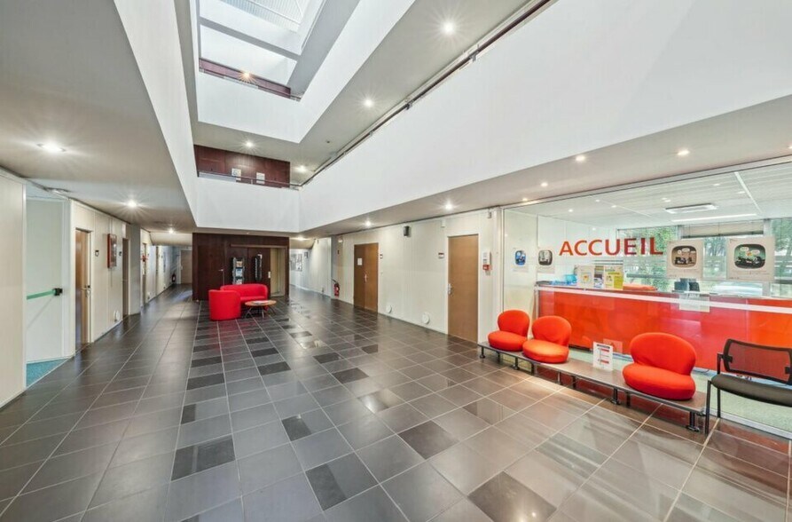 Office in Bruges for lease - Lobby - Image 3 of 11