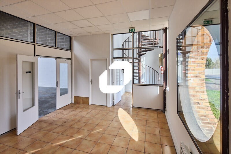 28 Rue Jacques Robert, Le Thillay for lease - Lobby - Image 3 of 5
