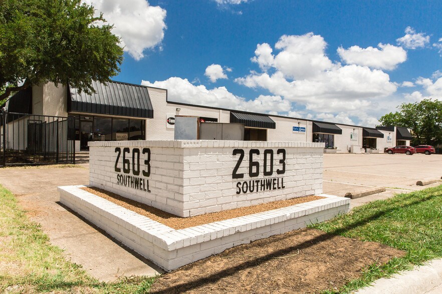 2603 Southwell Rd, Dallas, TX à louer - Photo principale - Image 1 de 14