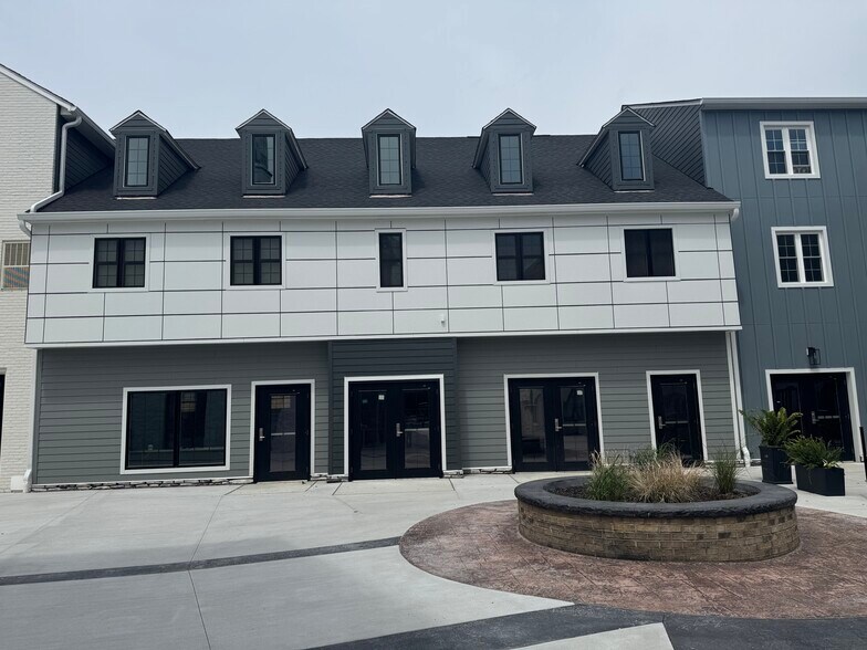 1232-1300 Weathervane Ln, Akron, OH à louer - Photo du bâtiment - Image 1 de 7