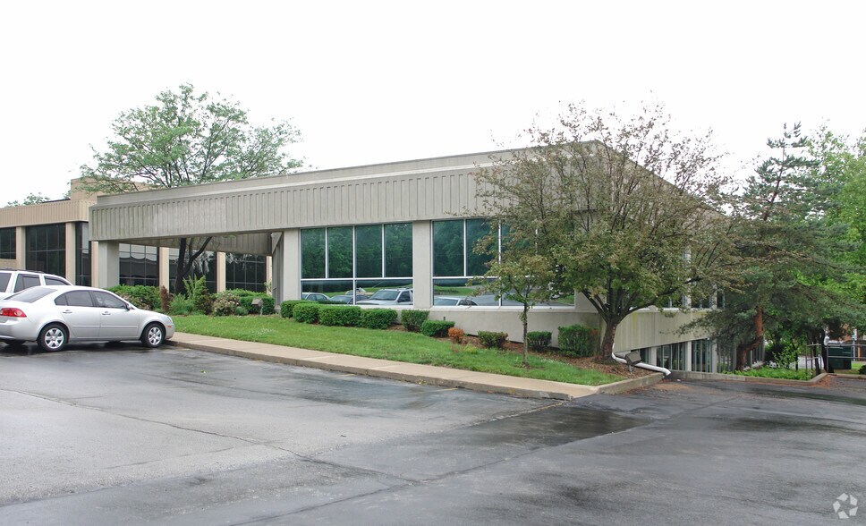 6060 N Oak Tfwy, Gladstone, MO for lease - Building Photo - Image 2 of 5