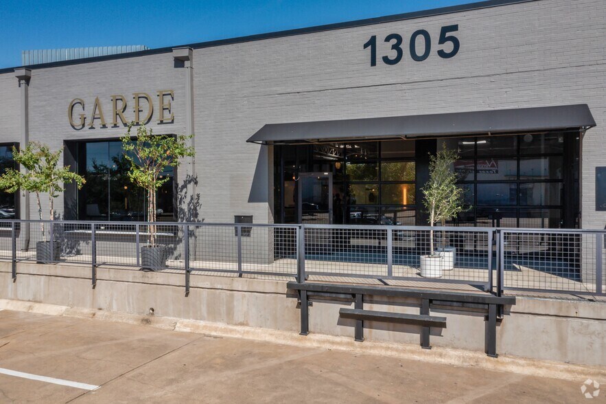 1305 Wycliff Ave, Dallas, TX à louer - Photo du bâtiment - Image 3 de 4