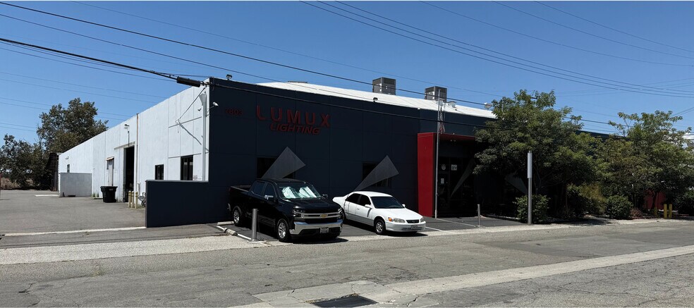 7803 Industry Ave, Pico Rivera, CA à louer - Photo du bâtiment - Image 2 de 5