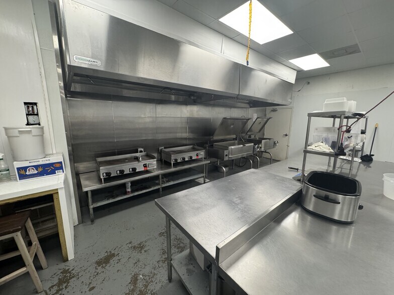 3102 S Ruby Ave, Gonzales, LA à louer - Photo du bâtiment - Image 2 de 7