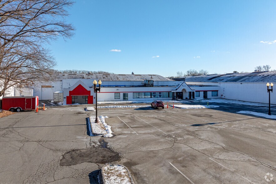 126-130 Ford Ave, Milltown, NJ à louer - Photo principale - Image 1 de 12