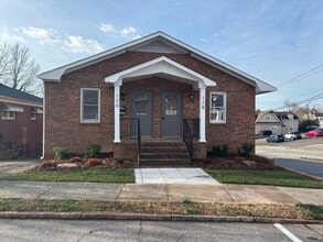 130 Fayette St, Winston-Salem, NC à louer Photo du bâtiment- Image 1 de 9