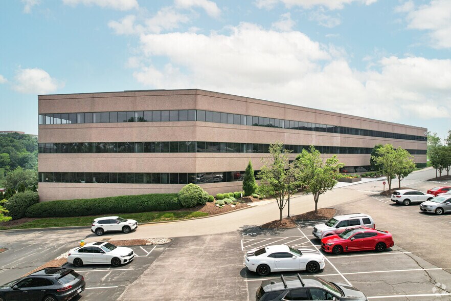 424 S Woods Mill Rd, Chesterfield, MO à louer - Photo principale - Image 1 de 4