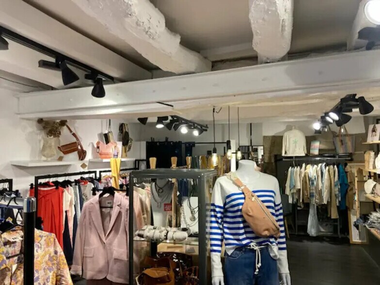 Retail in Quimper for lease - Interior Photo - Image 3 of 4