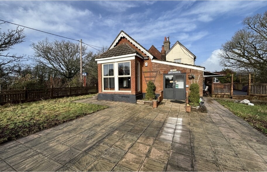 Winchester Rd, Waltham Chase for sale - Building Photo - Image 2 of 3