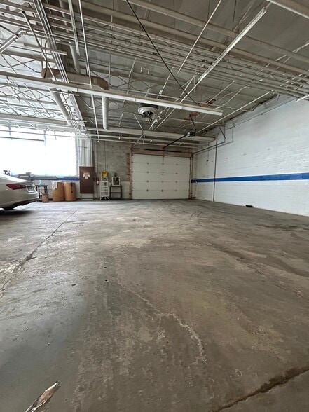 6625 W Diversey Ave, Chicago, IL for lease - Building Photo - Image 2 of 9