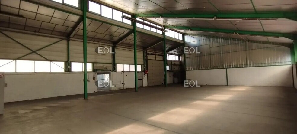 Industrial in Mornant for lease - Interior Photo - Image 3 of 6