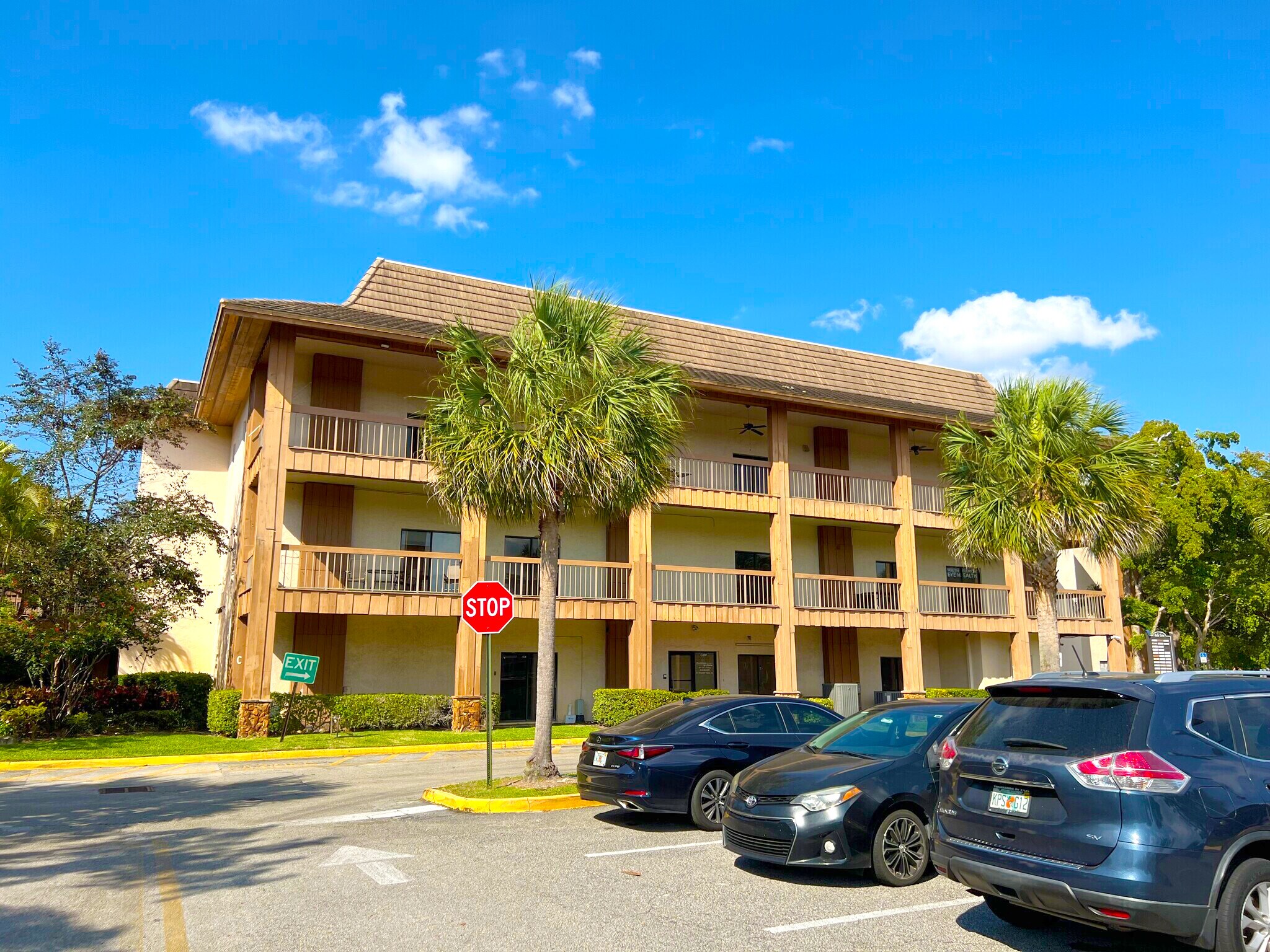 7800 W Oakland Park Blvd, Sunrise, FL à louer Photo principale- Image 1 de 26