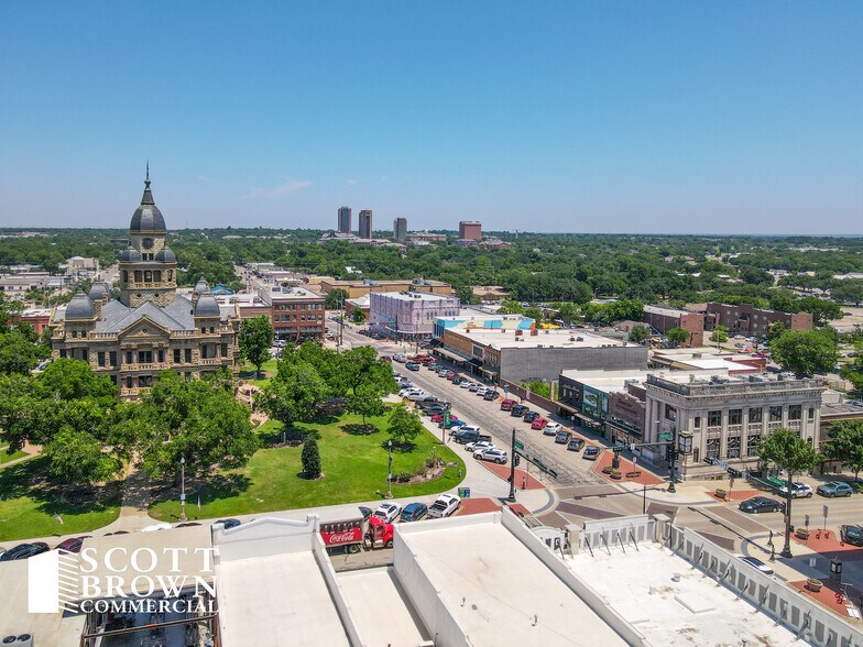 100 N Locust St, Denton, TX à louer - Photo du bâtiment - Image 3 de 7