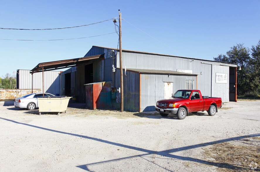 4710 IH-35 South Fwy, New Braunfels, TX à louer - Photo du bâtiment - Image 3 de 12