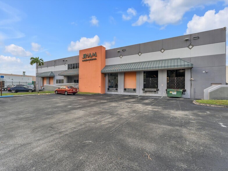 10855 NW 27th St, Doral, FL à louer - Photo du bâtiment - Image 2 de 38