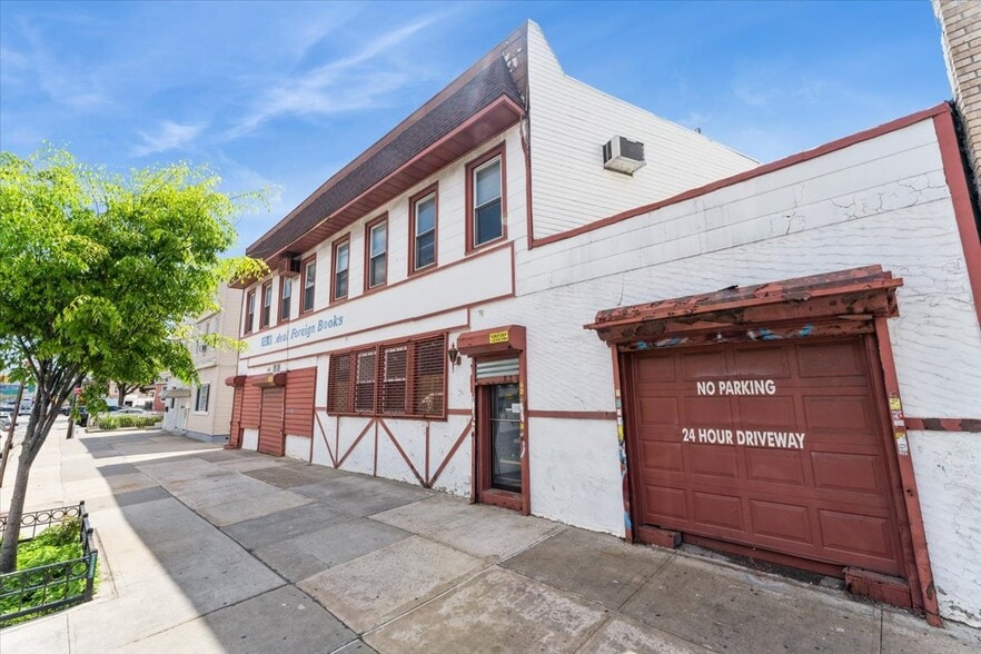 13210 Hillside Ave, Richmond Hill, NY for sale - Building Photo - Image 2 of 32