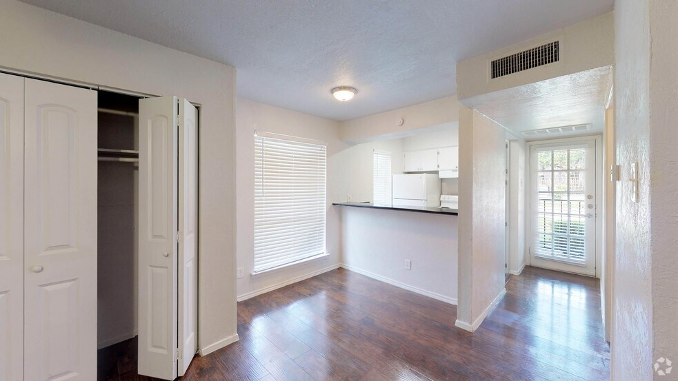 2722 Throckmorton St, Dallas, TX for sale - Matterport 3D Scan - Image 2 of 32