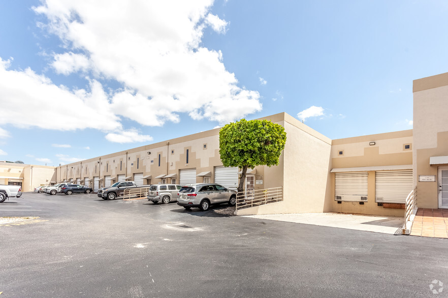 10411-10451 NW 28th, Doral, FL for lease - Primary Photo - Image 1 of 6