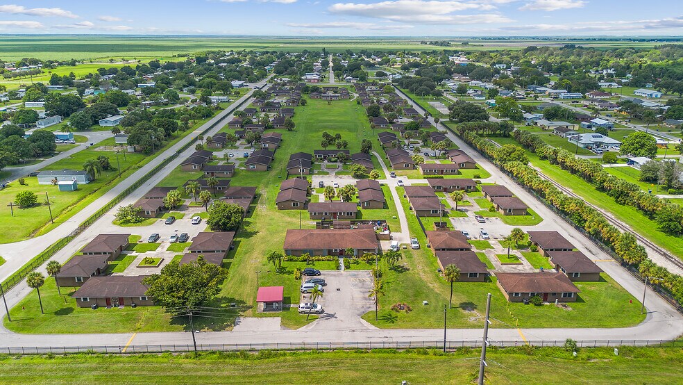 700 Harlem Tenants Cir, Clewiston, FL à vendre - Photo du bâtiment - Image 2 de 24