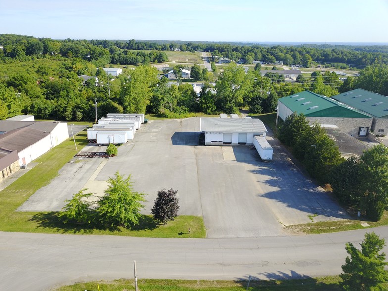 2332 W Industrial Park Dr, Bloomington, IN for lease - Building Photo - Image 3 of 4