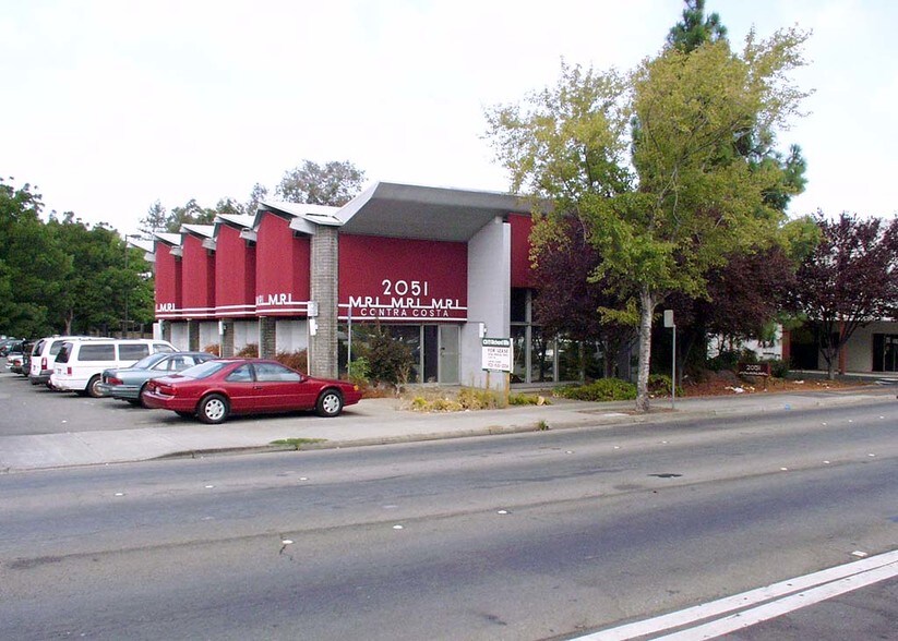 2051 Contra Costa Blvd, Pleasant Hill, CA à louer - Photo du bâtiment - Image 2 de 6