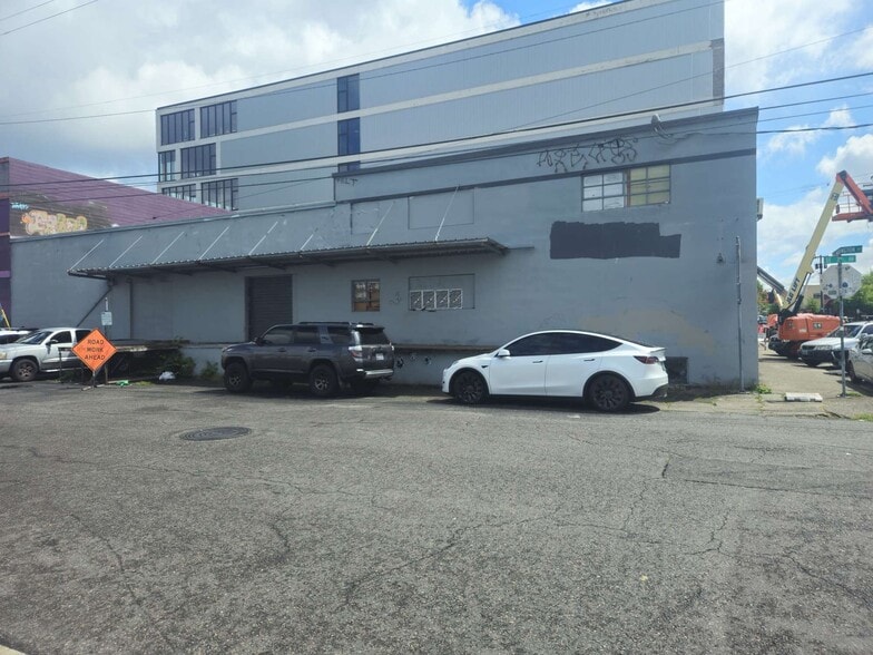 307 SE Washington St, Portland, OR à vendre - Photo du bâtiment - Image 2 de 5