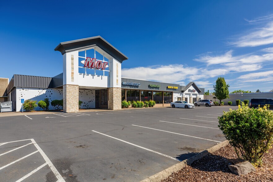 10015 SE Stark St, Portland, OR for sale - Primary Photo - Image 1 of 6