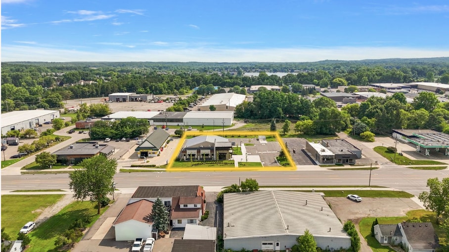 653 S Lapeer Rd, Oxford, MI for sale - Building Photo - Image 3 of 4