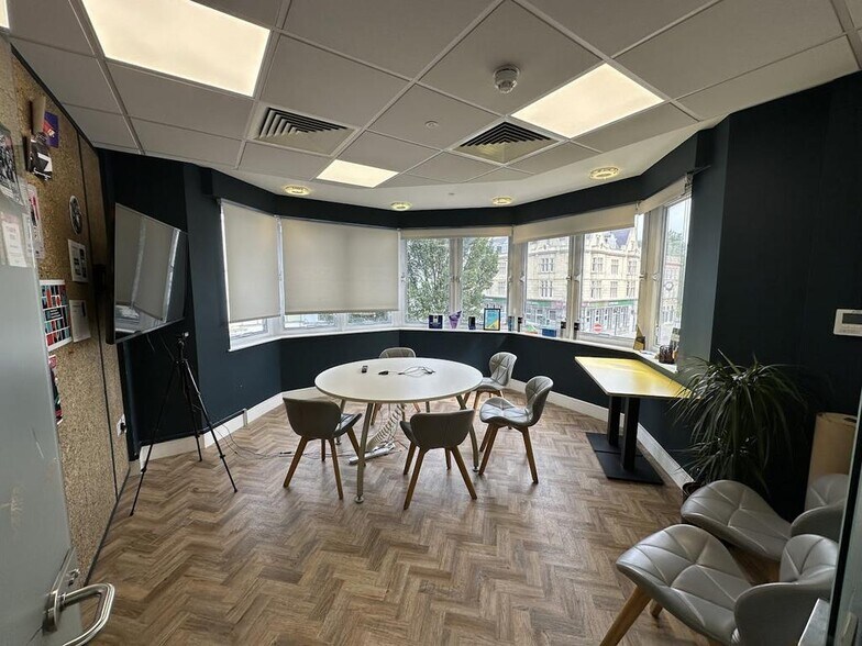 9 Castle Sq, Brighton à louer - Photo du bâtiment - Image 3 de 11