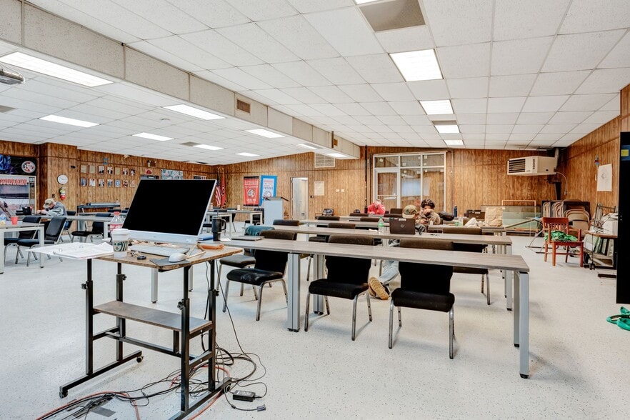 2524 Dickerson Pike, Nashville, TN for sale - Interior Photo - Image 3 of 10