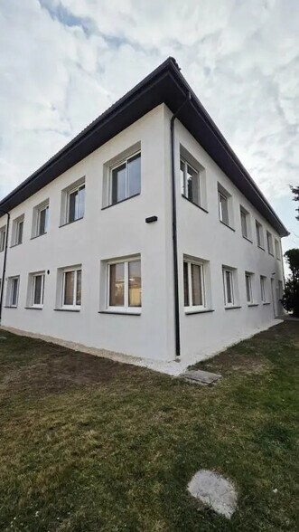 Office in Le Pontet for lease - Building Photo - Image 3 of 7