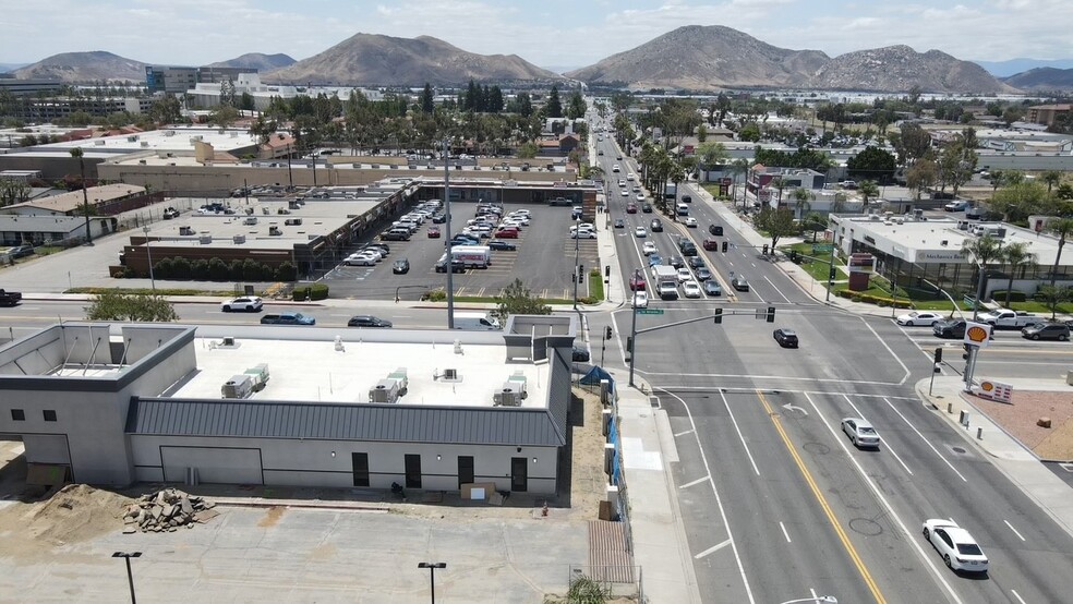 9699 Sierra Ave, Fontana, CA for sale - Building Photo - Image 3 of 10