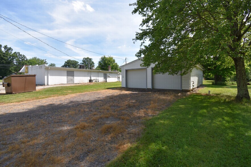 6179 / 6181 Yo-Hubbard Rd, Hubbard, OH à vendre - Photo du bâtiment - Image 3 de 12