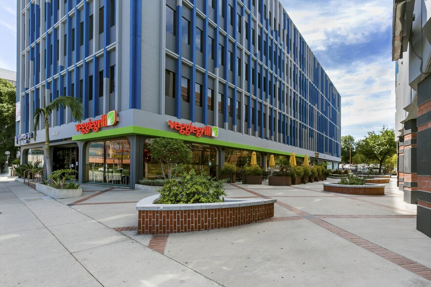 16542 Ventura Blvd, Encino, CA à louer - Photo du bâtiment - Image 3 de 10