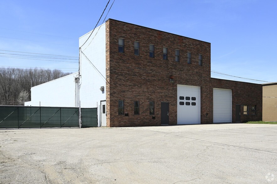 7730 Bond St, Glenwillow, OH à vendre - Photo principale - Image 1 de 5