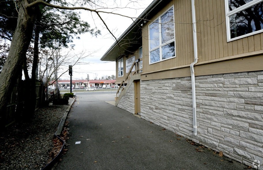 17 E Route 37, Toms River, NJ à louer - Photo du bâtiment - Image 2 de 6