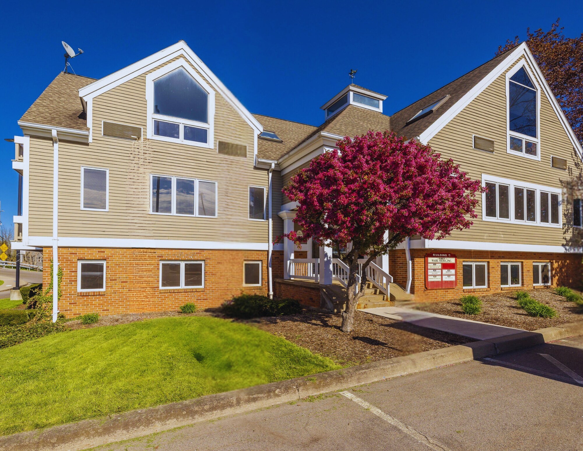 500 Packet's Lndg, Fairport, NY for lease Primary Photo- Image 1 of 2