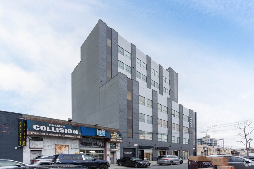 2250 59th St, Brooklyn, NY à louer - Photo du bâtiment - Image 3 de 9