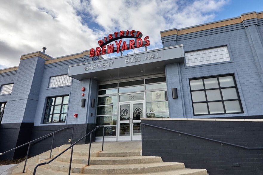 700 N Milwaukee Ave, Wheeling, IL à vendre - Photo du bâtiment - Image 3 de 9