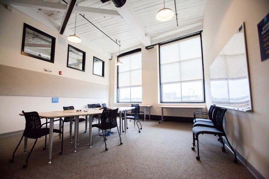 186 Granite St, Manchester, NH à louer - Photo intérieure - Image 3 de 6