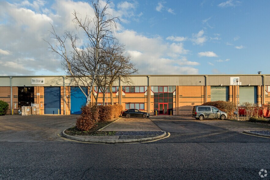 Mollison Ave, Enfield à louer - Photo du bâtiment - Image 2 de 18
